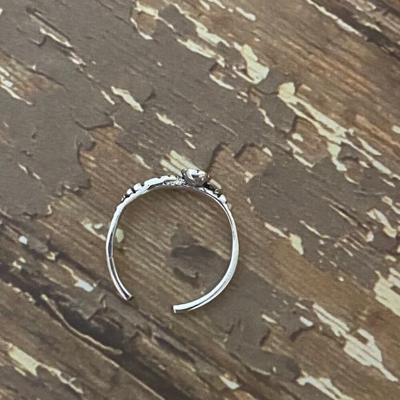 Dainty Flower Toe Sterling Silver Toe Ring - Picture 4 of 4